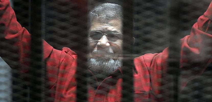 استئناف محاكمة مرسي و10 من قيادات الإخوان في «التخابر مع قطر»