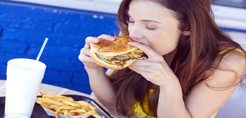 تناول الأطعمة الدهنية المشبعة يؤثر على المزاج