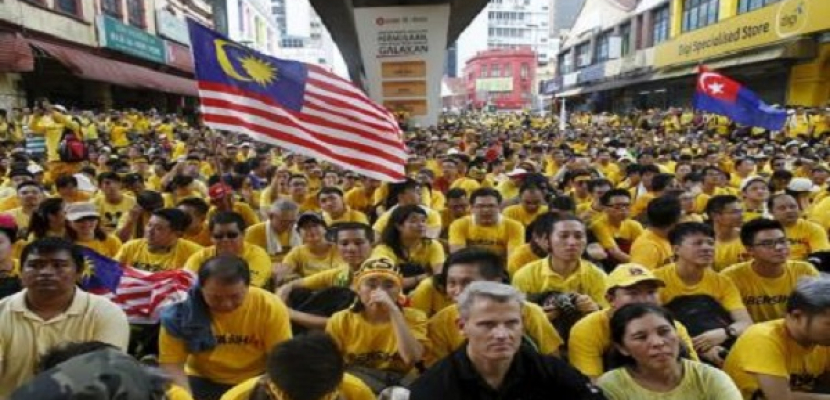 المتظاهرون يحتشدون لتكثيف الضغط على رئيس الوزراء الماليزي