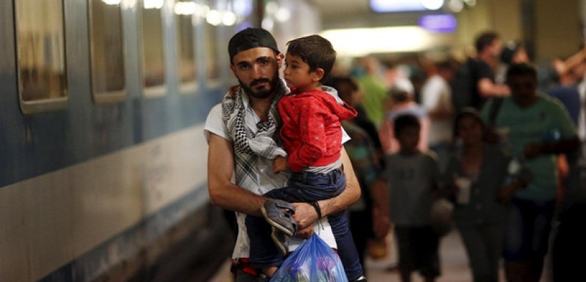 ألمانيا والنمسا تقبلان استقبال آلاف المهاجرين الذين بدأوا مغادرة المجر