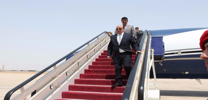 بعد 6 أشهر خارج بلاده .. الرئيس اليمنى منصور هادى يصل إلى عدن