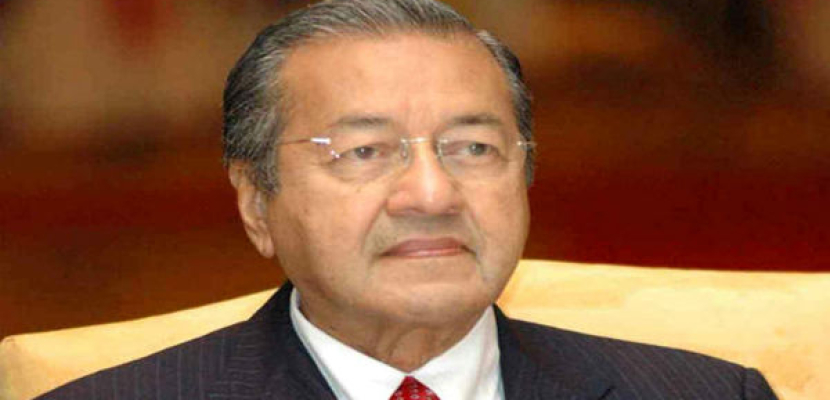 مهاتير محمد يتقدم برسالة استقالته للملك الماليزي