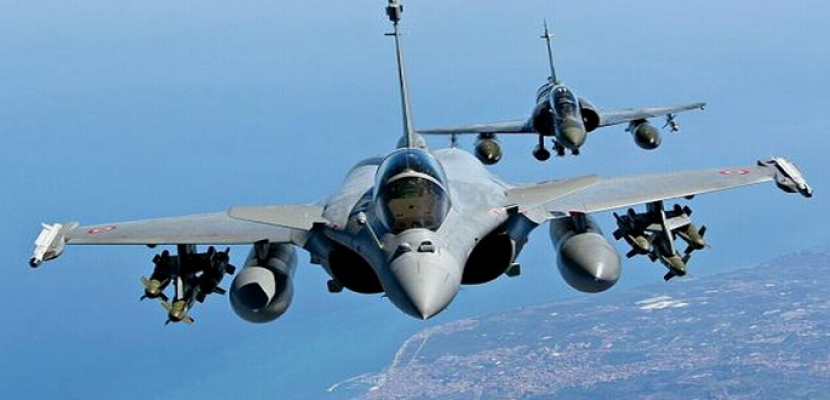 فرنسا تشن أولى غاراتها على داعش بسوريا