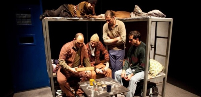 “الزمن الموازي” عرض مسرحي لجانب من حياة المعتقلين الفلسطينيين في السجون الإسرائيلية