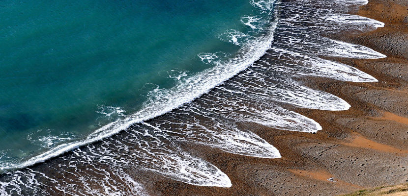 شاطئ غامض الشكل في انجلترا يعجز العلماء عن تفسير تكوينه