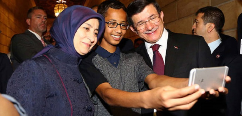 «Selfie» أحدث الدعاية لرؤساء الأحزاب التركية في الإنتخابات البرلمانية