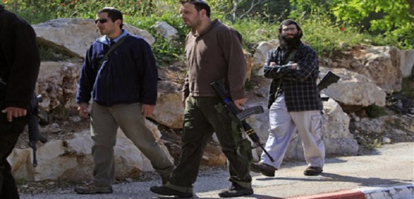 مستوطنون إسرائيليون يقتحمون حي الشيخ جراح بالقدس المحتلة
