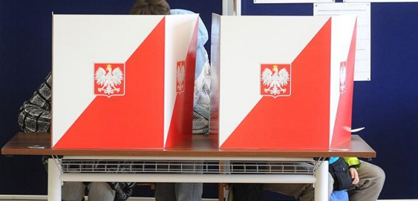 استطلاع: حزب القانون والعدالة المعارض يتقدم في انتخابات بولندا