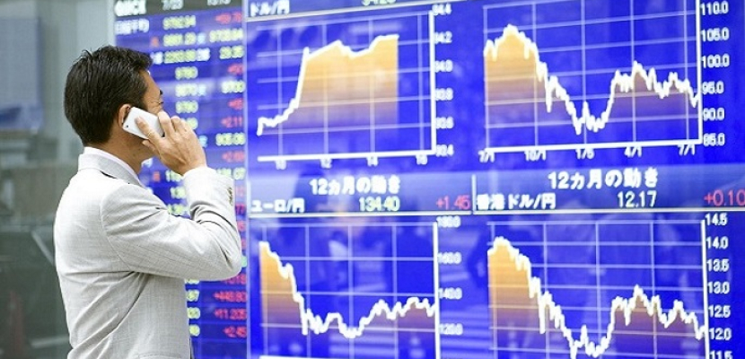 الأسهم اليابانية تنخفض مع ارتفاع الين