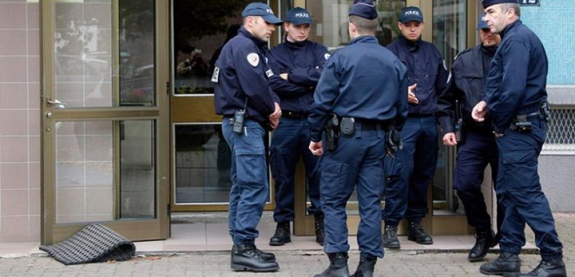 الشرطة الفرنسية تعتقل قاصرا لتمجيده الإرهاب على “فيسبوك”