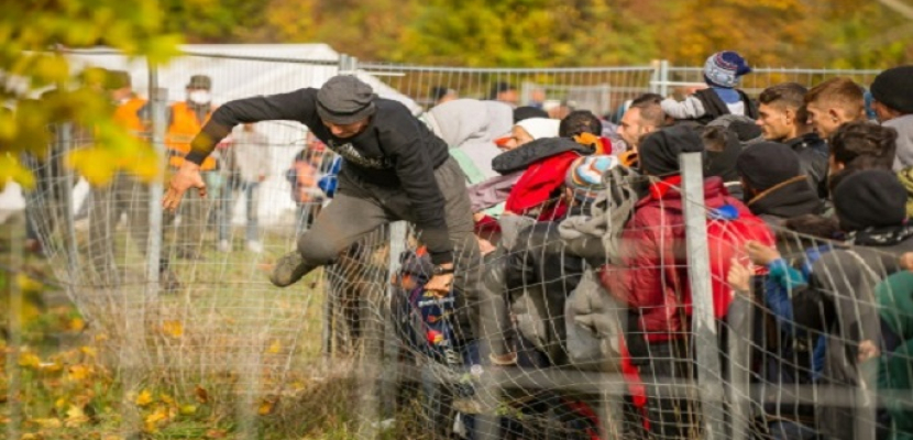 النمسا تخطط لإغلاق حدودها مع سلوفينيا لمنع تدفق المهاجرين واللاجئين