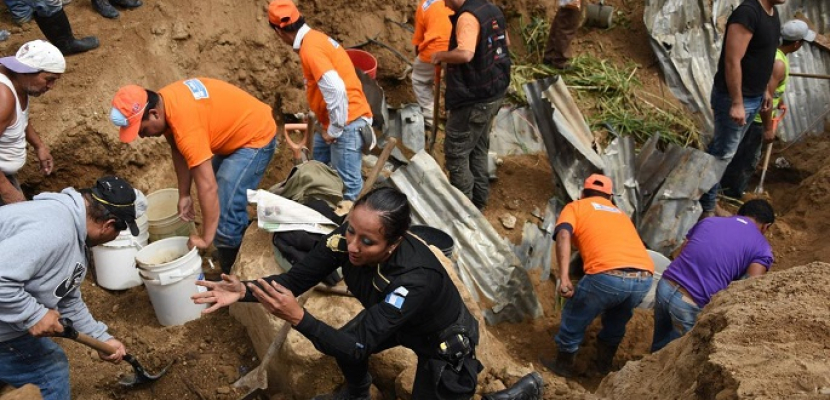 ارتفاع ضحايا الانهيار الأرضي في جواتيمالا إلى 131 قتيلا
