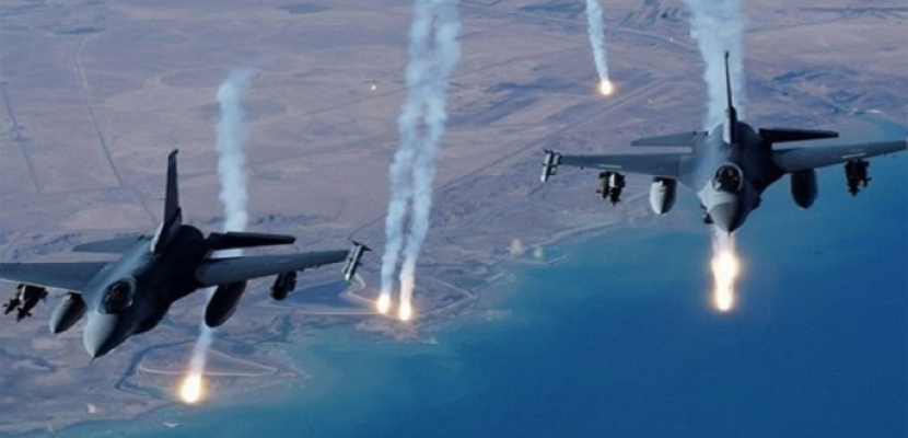طيران التحالف العربي يقصف معسكر السوادية في اليمن بعد انتهاء مهلة خروج المدنيين