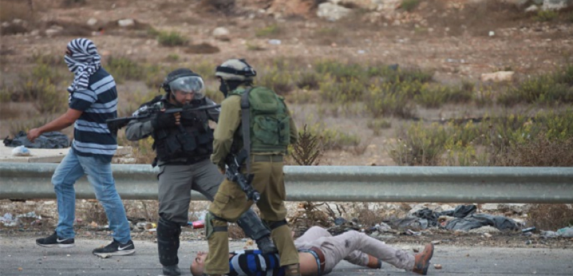 استشهاد فلسطيني وإصابة آخر بإطلاق نار إسرائيلي بالضفة الغربية