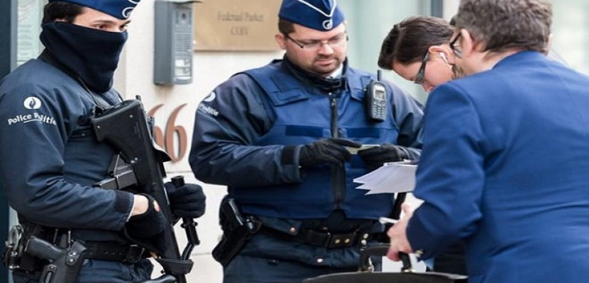 اعتقال 10 أشخاص للاشتباه في تجنيدهم مسلحين لداعش في بلجيكا