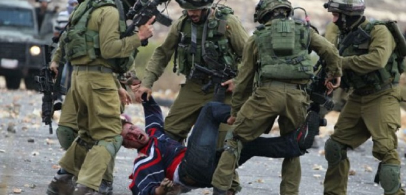 استشهاد فلسطيني برصاص الاحتلال.. وإصابة 11 في مواجهات على حدود غزة