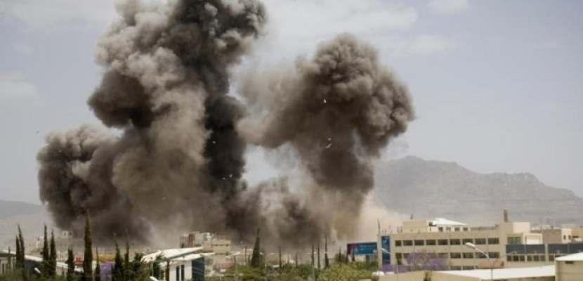 إصابة 12 من الجنود والمدنيين اليمنيين في قصف المليشيات على تعز