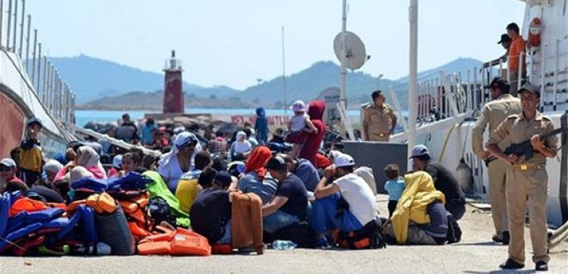 اليونان تعلق ترحيل اللاجئين إلى تركيا