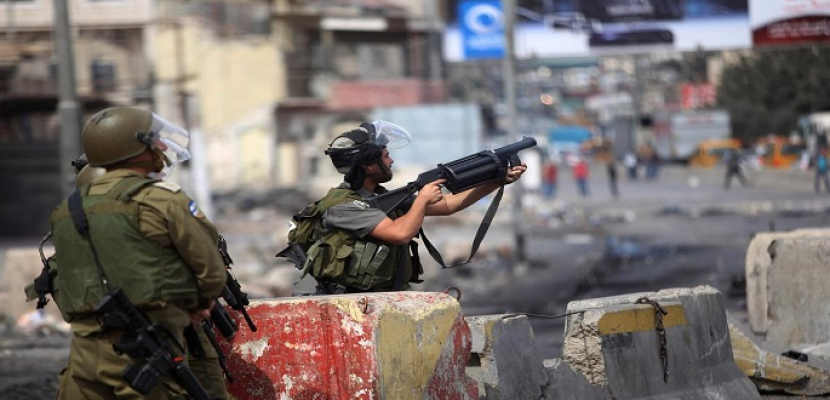 إصابة 18 فلسطينيا في مواجهات مع قوات الاحتلال جنوب الضفة الغربية