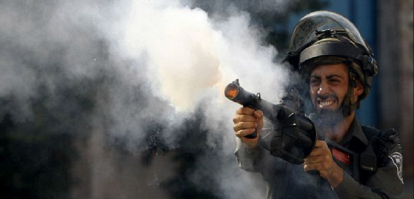 قوات الاحتلال الإسرائيلي تطلق الرصاص وقنابل الغاز داخل مدرسة جنوب جنين
