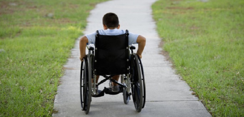 كرسي متحرك لخدمة الأطفال ذوي الاحتياجات الخاصة