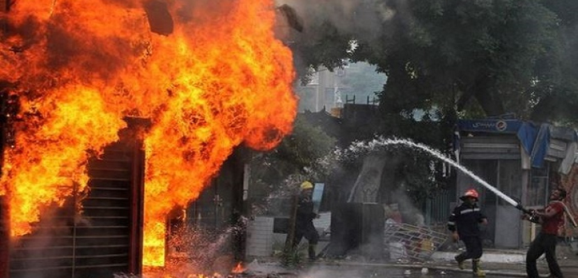 قوات الحماية المدنية تسيطر على حريق سوق الحضرة بالإسكندرية