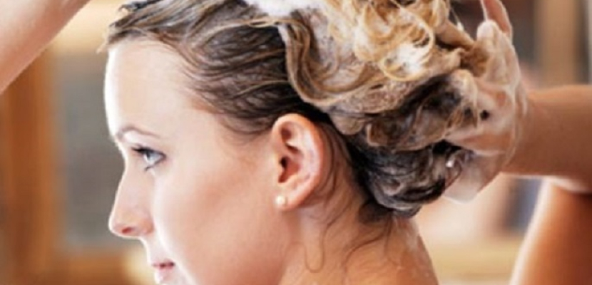 وصفات طبيعية لتنظيف الشعر بخطوات بسيطة.. لمنع قشرة الرأس