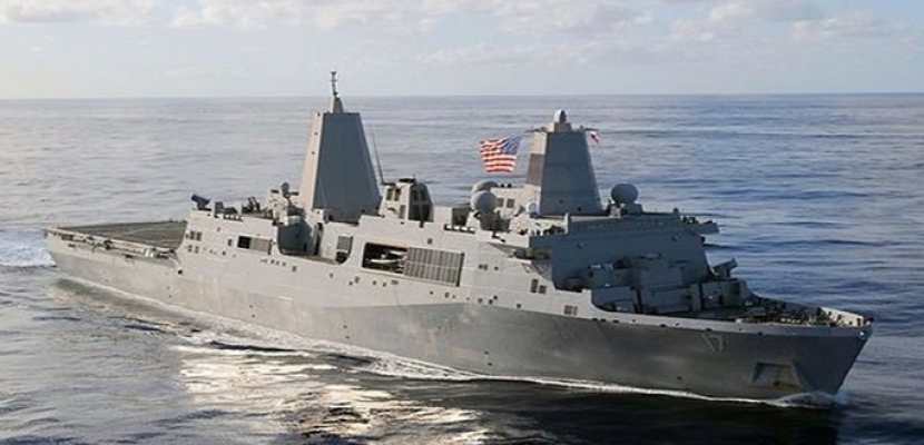 سفينة حربية أمريكية تصادر أسلحة في بحر العرب يشتبه بأنها إيرانية