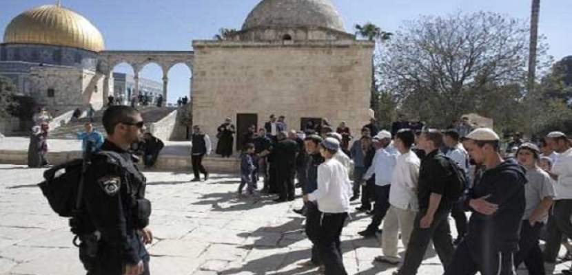 وزير اسرائيلي و150 مستوطناً يقتحمون المسجد الأقصى