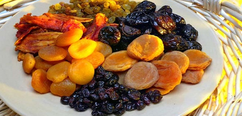 الفاكهة المجففة التي تحتوي على السكريات والدهون الصحية تنظم نسبة تحلون الدم