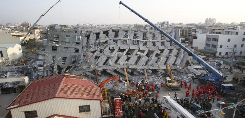 مئة قتيل في انهيار مبنى سكني في تايوان بعد الزلزال