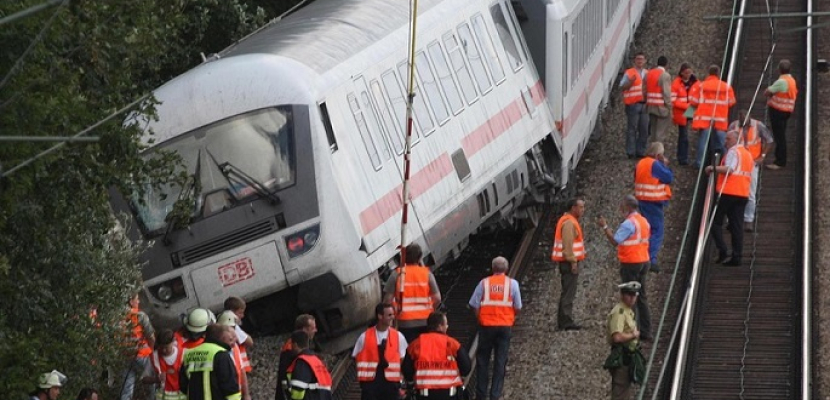 مقتل تسعة وإصابة أكثر من 100 في تصادم قطارين بألمانيا