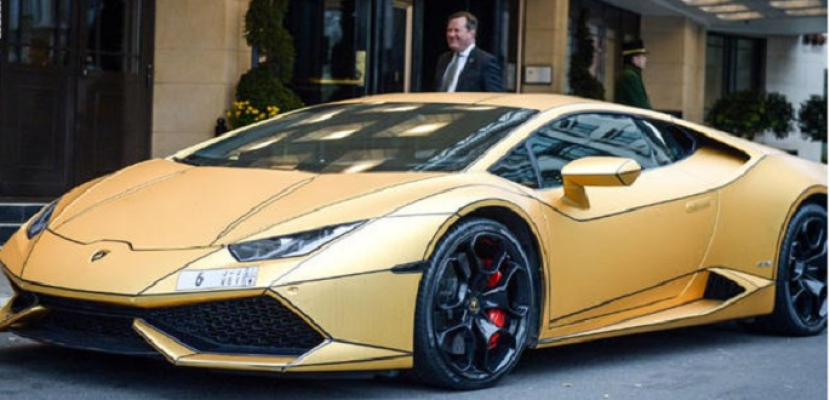بالصور ..سيارات ذهبية “سعودية” تثير ضجة في العاصمة البريطانية