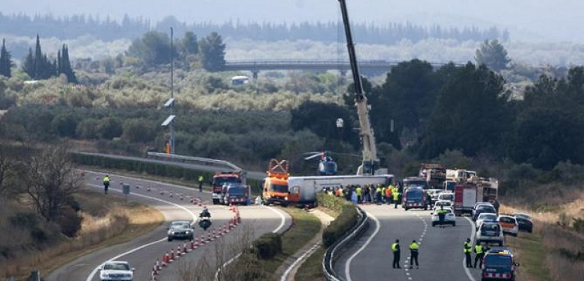 مقتل 13 شخصا على الأقل في حادث تصادم حافلة طلاب بإسبانيا