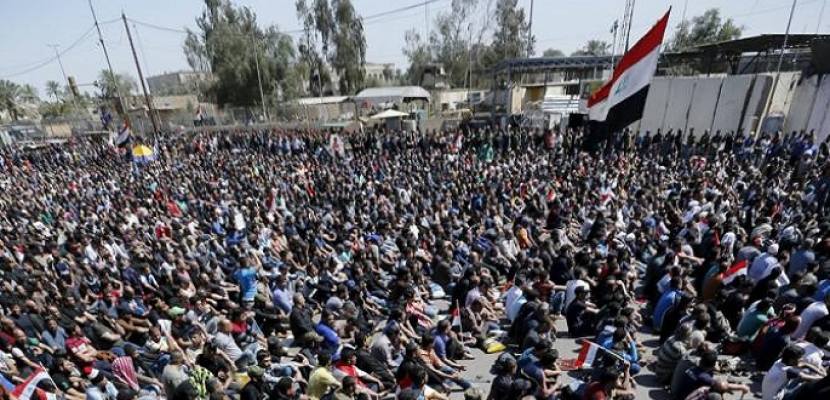المئات يحتشدون في وسط بغداد دعما لمهلة الصدر لإجراء تعديل وزاري