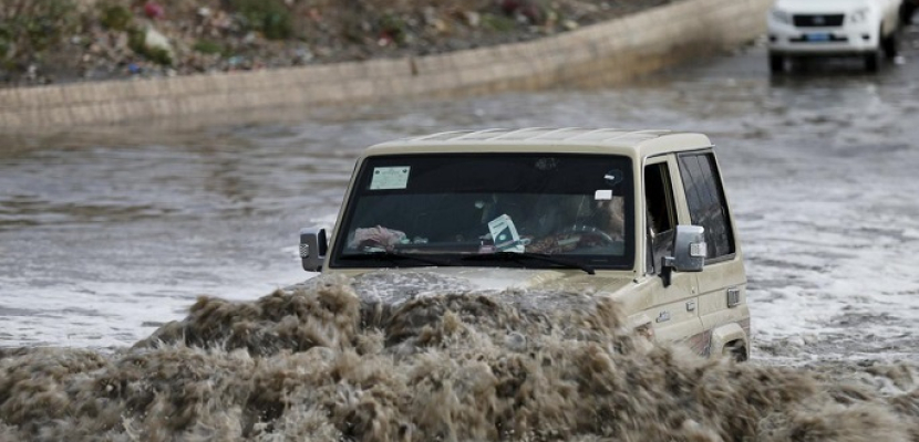 أمطار رعدية وسيول على عدد من المحافظات اليمنية