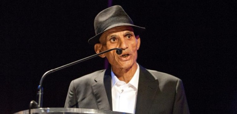 وفاة شاعر تونس الصغير أولاد احمد بعد صراع مع المرض