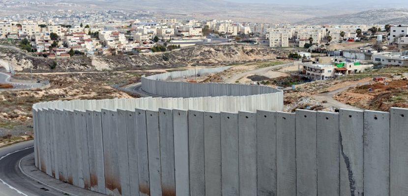 إسرائيل تبدأ تشييد جزء جديد من جدار الفصل بالضفة الغربية