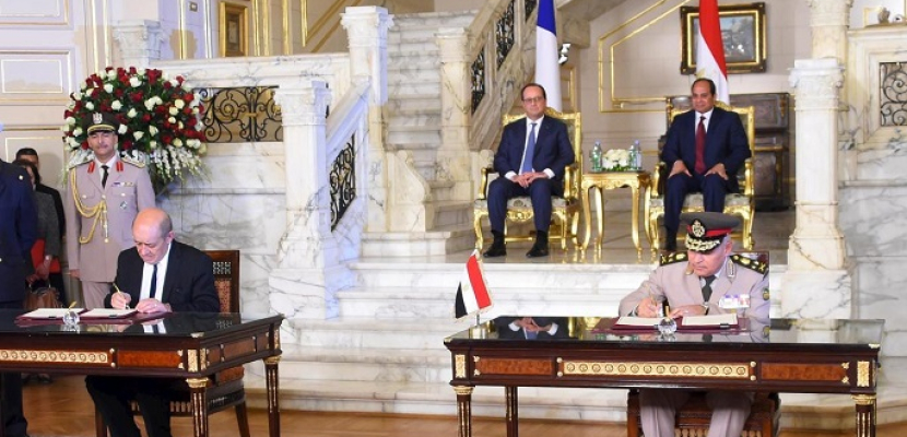 هولاند يغادر القاهرة بعد زيارة ناجحة شهدت توقيع اتفاقات بمليارى يورو