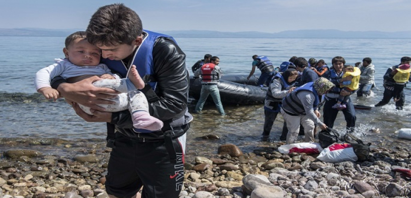 النيوستيسمان: أزمة اللاجئين في اليونان توارت عن الأنظار