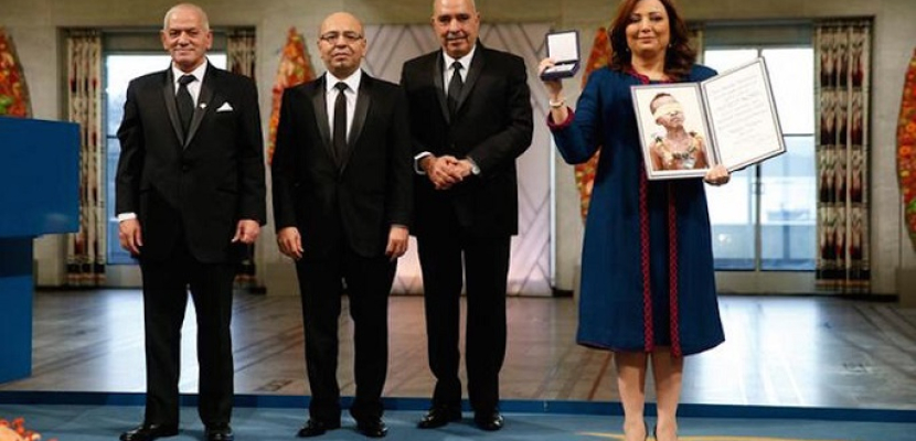 الفائزون بنوبل للسلام في تونس يهدون الجائزة لمتحف باردو