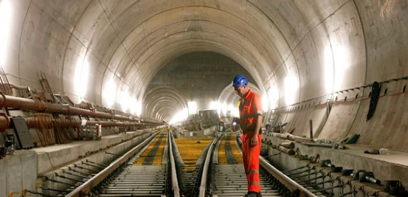 افتتاح أطول نفق سكة حديد في العالم بسويسرا