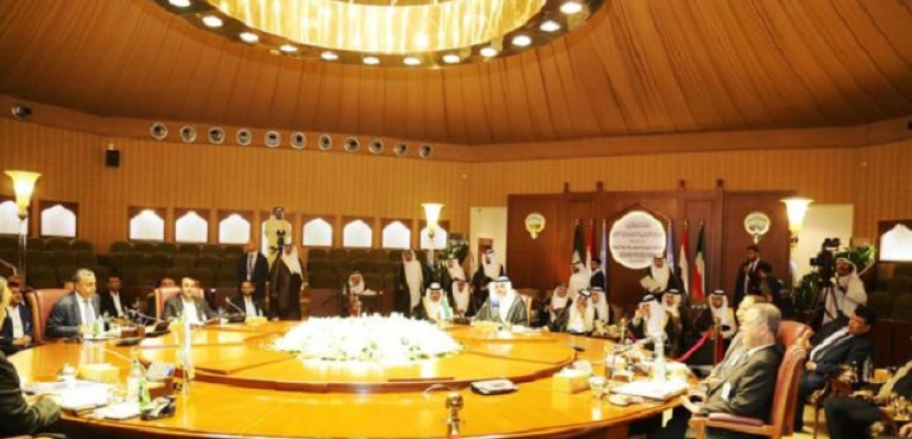 الوفد الحكومي اليمني لمشاورات الكويت يطالب بتثبيت المرجعيات وإجراءات بناء الثقة