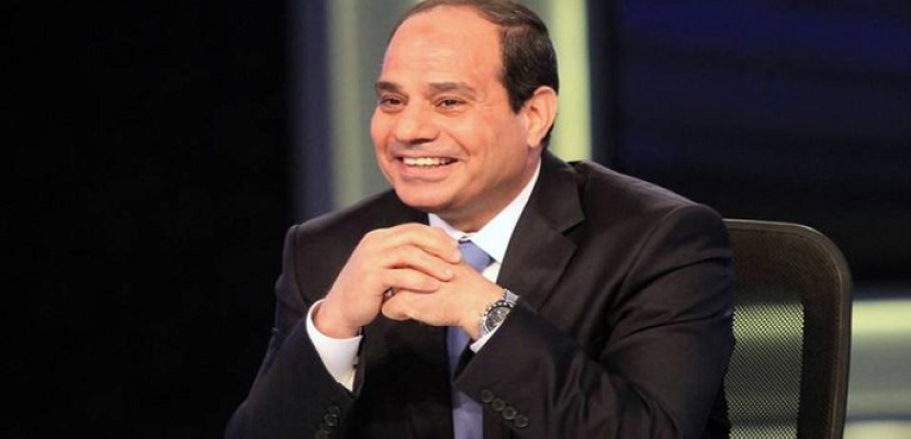 السيسي يجري حواراً مفتوحاً مع رؤساء تحرير الصحف القومية وكبار الإعلاميين