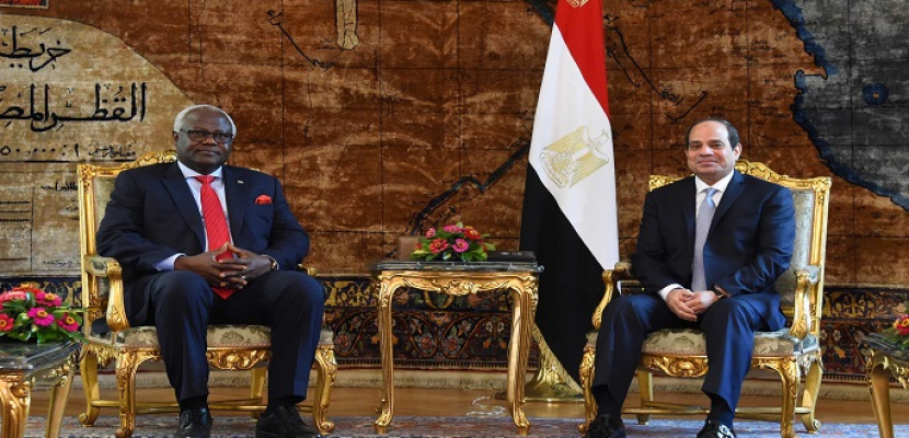 بالصور.. السيسي يستقبل رئيس جمهورية سيراليون بقصر الاتحادية