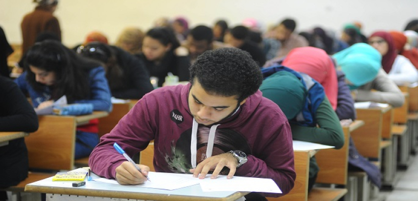 طلاب الثانوية العامة يؤدون اليوم امتحان “الديناميكا”