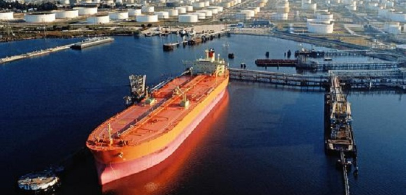 مصر تتحفظ على سفينة جيبوتية تنقل البترول بطرق غير شرعية لداعش ليبيا