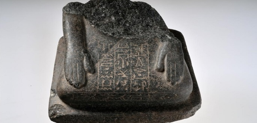 الآثار: مصر تستعيد لوحة حجرية قبل بيعها بأحد صالات المزادات بباريس