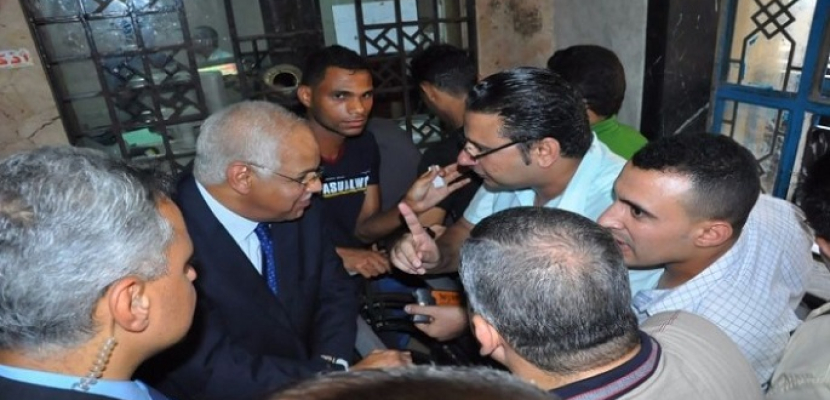 وزير النقل يتفقد حركة القطارات وبيع التذاكر بمحطة مصر