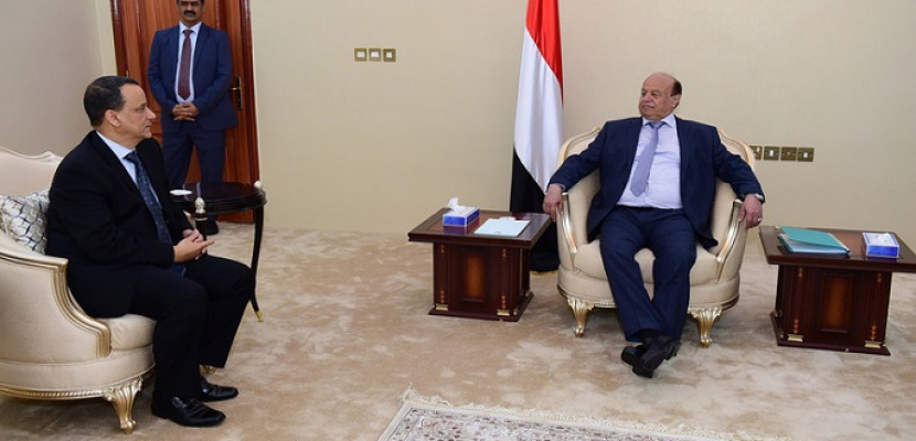 الرئيس اليمني ورئيس الوزراء يبحثان مع المبعوث الأممي التطورات باليمن
